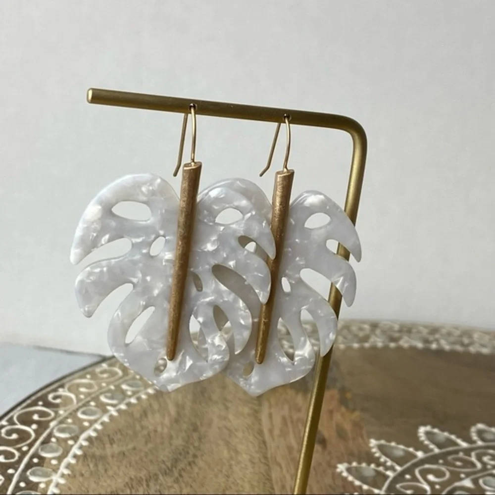 Leaf Charm Drop‎ Earrings